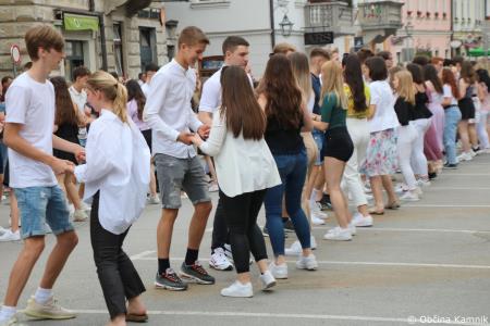 Po dveh letih Kamnik danes v znamenju maturantske četvorke (47)